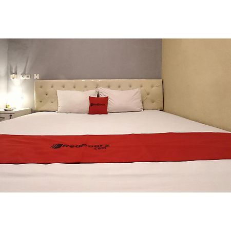 Reddoorz At Deluxe Hotel Near Terminal Purabaya Bungurasih Sidoarjo Exterior photo